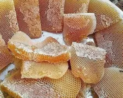 عسل با موم